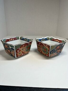 Imari Kakiemon Chikuisai Vintage Square Scalloped Bowls